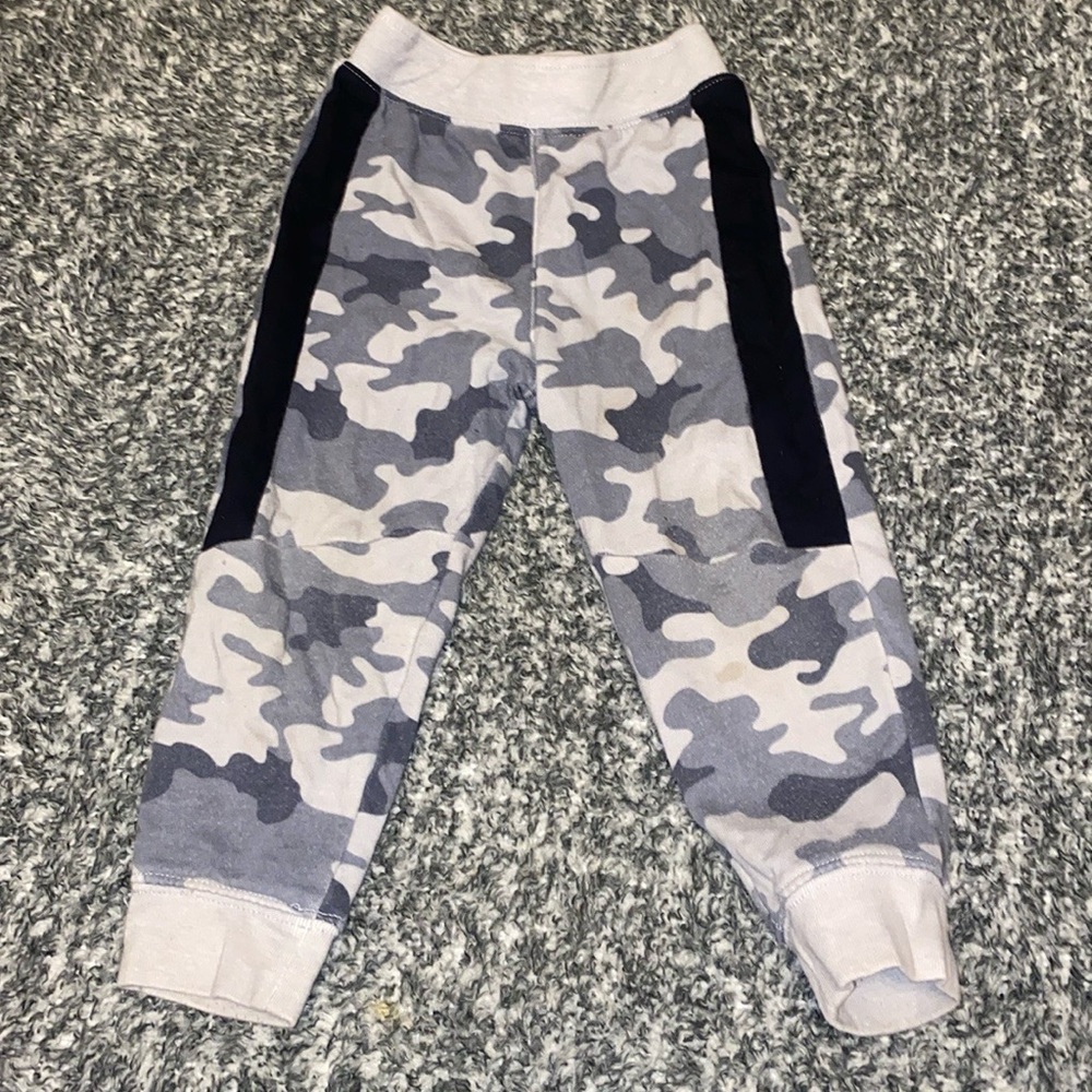 3T toddler boy camo pants.
